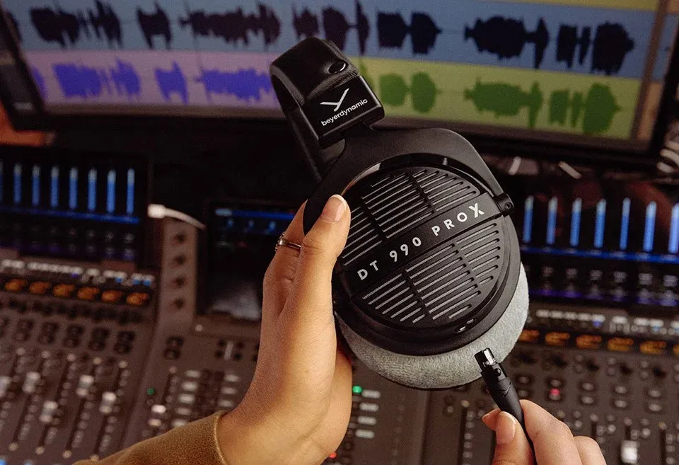 DT 900 PRO X