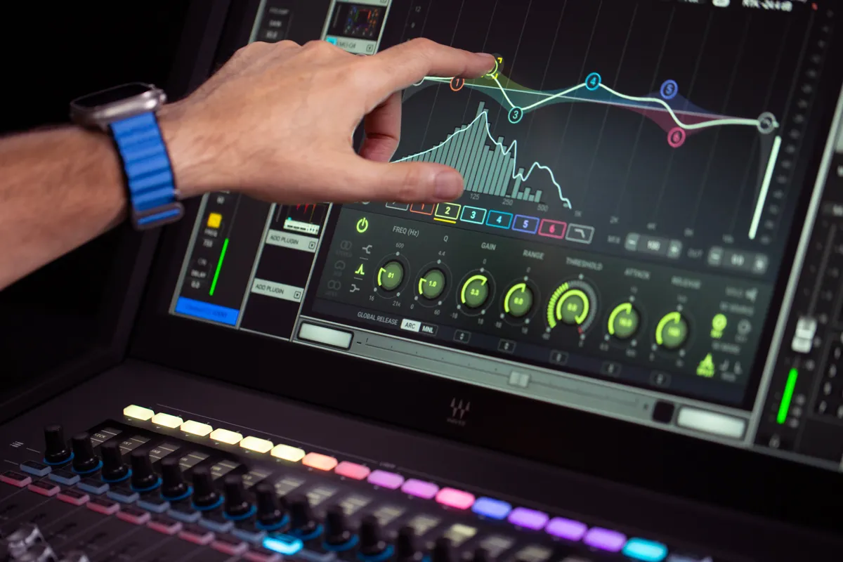 eMotion LV1 Classic + IONIC 16 Live Mixing System