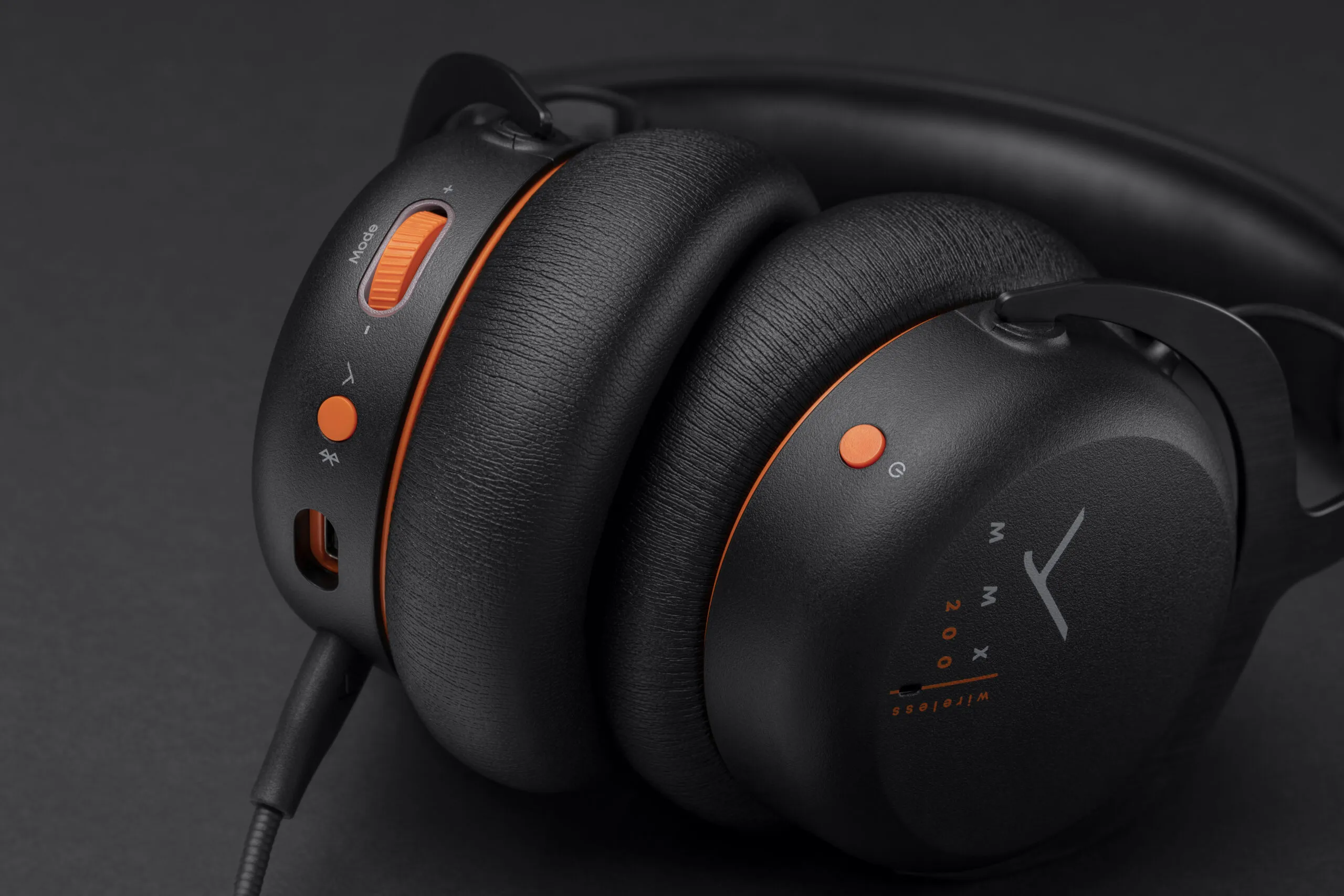 MMX 200 WIRELESS ブラック（密閉型）