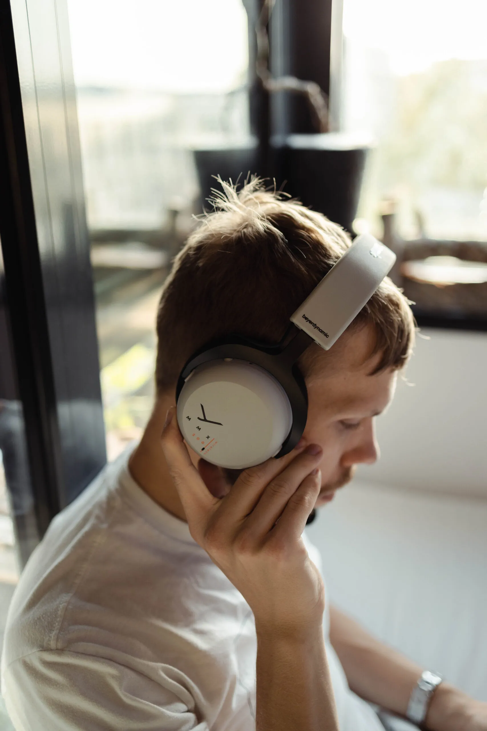 MMX 200 WIRELESS グレイ（密閉型）
