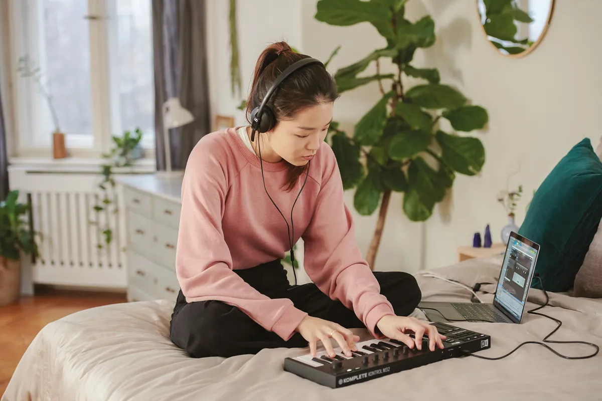 KOMPLETE KONTROL M32