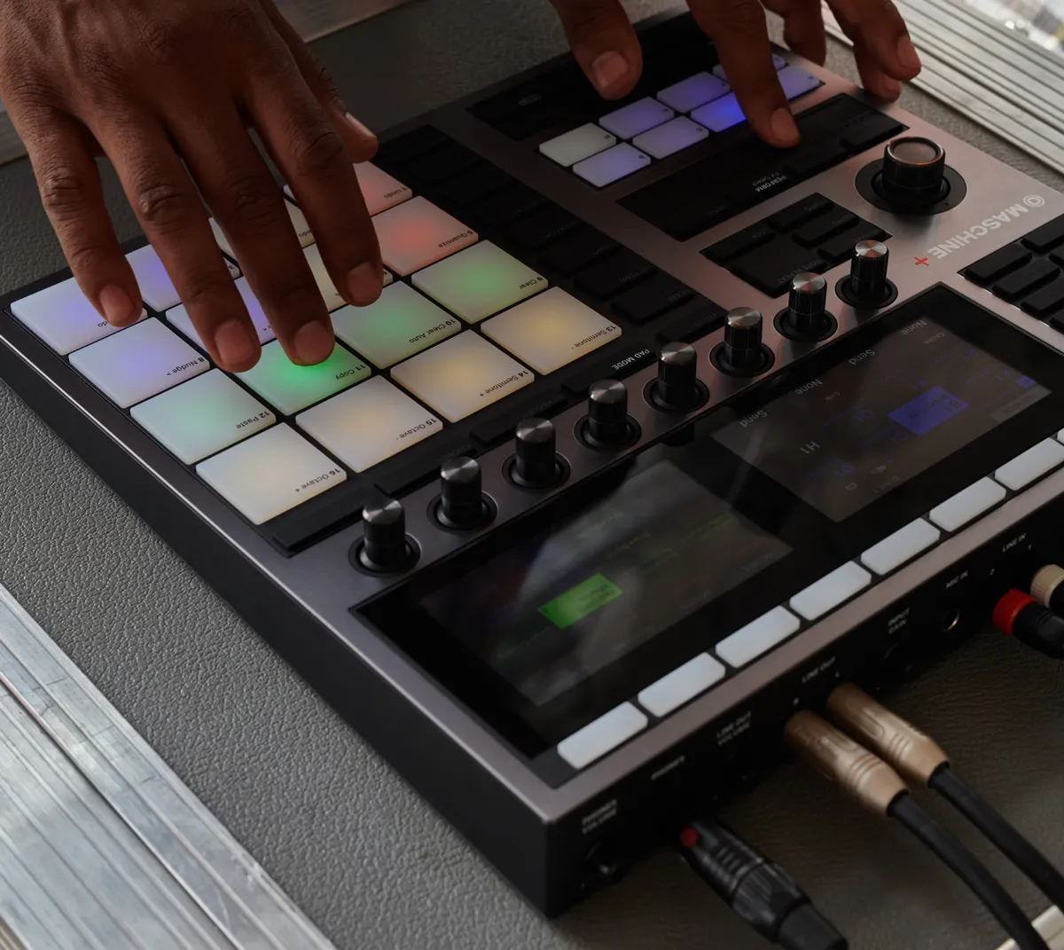 Native Instruments ドラムマシン・サンプラー MASCHINE + 正規 Native Instruments ドラムマシン・サンプラー MASCHINE + 正規