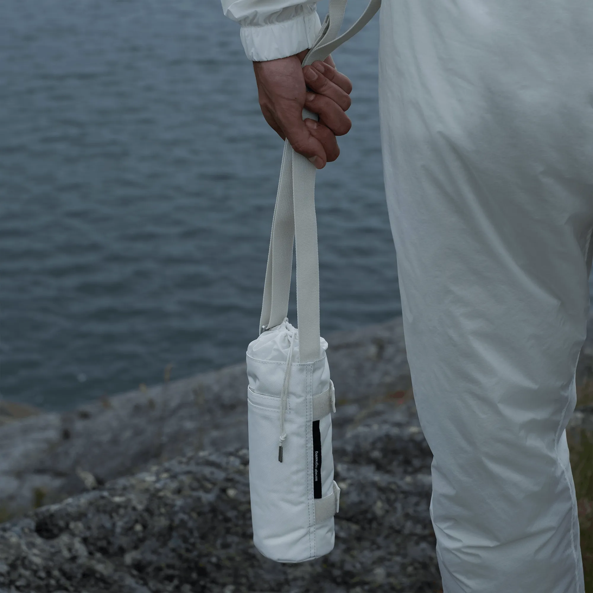 field bottle bag white